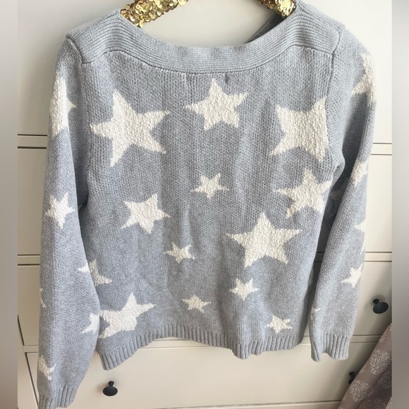 Marled Gray Star Patterned Sweater - Picture 2 of 5